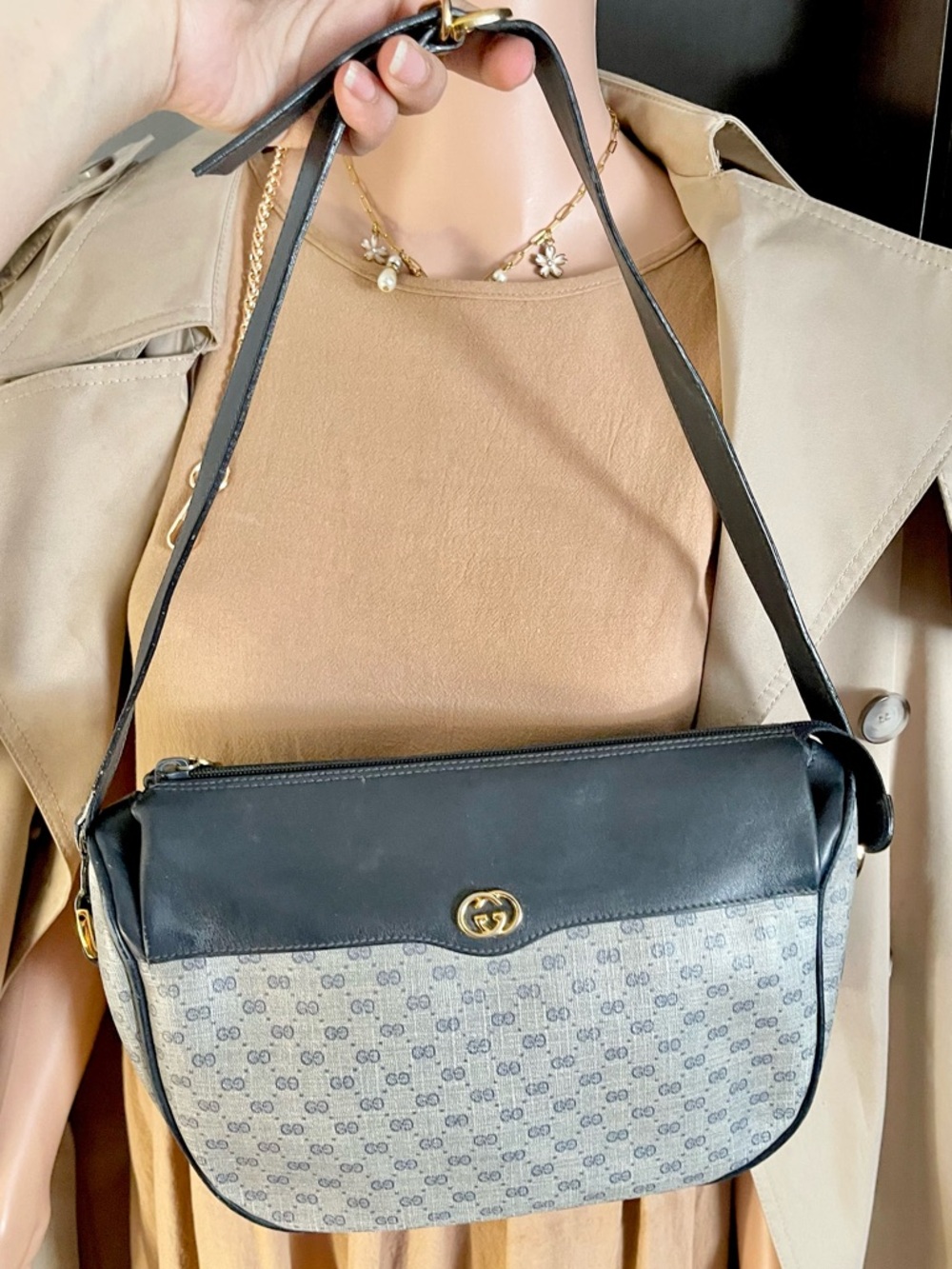 Authentic Gucci vintage micro GG crossbody bag 001.58.0918